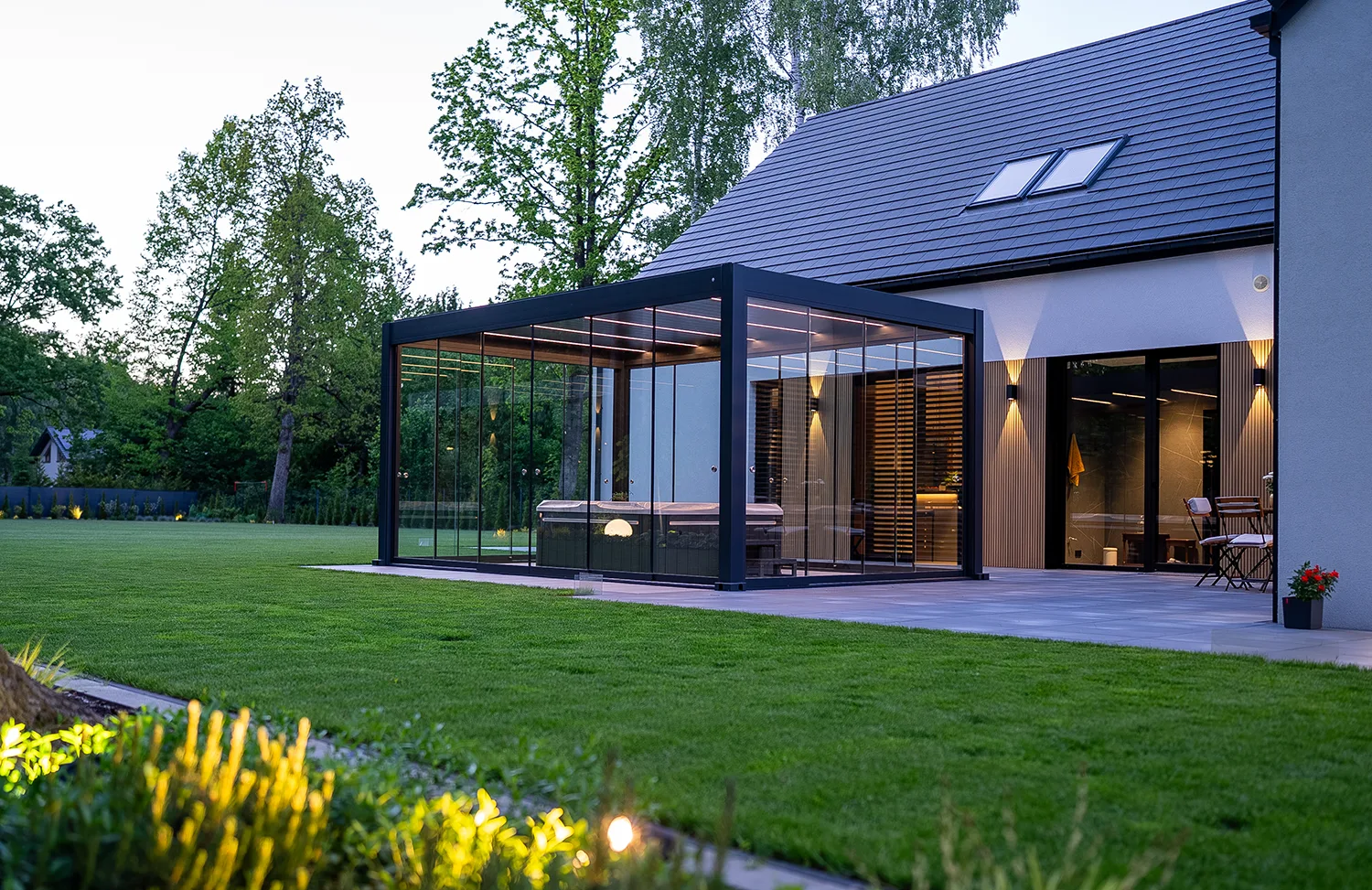 Area wellness privata con vista sul giardino